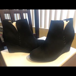Rampage Jesy Wedge Booties